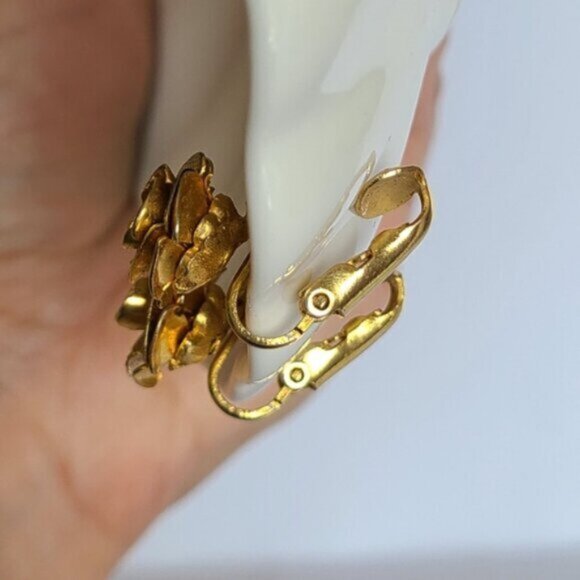 Vintage Retro Coro Clip On Gold Tone Metal Gilded Rose Flower Earrings - Picture 10 of 13